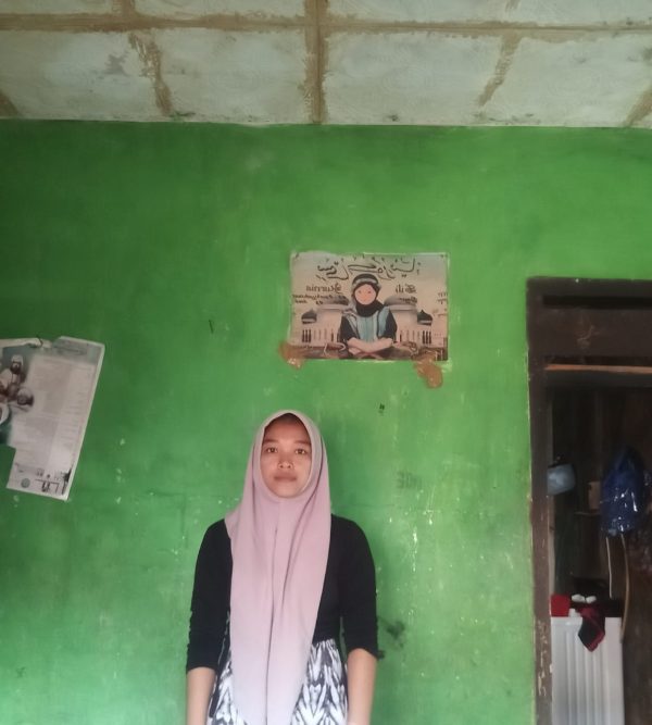 Siti Kurnia, 18 tahun, Asal Bogor, Beberes momong, Pengalaman 1thn, Gaji 2.3jt