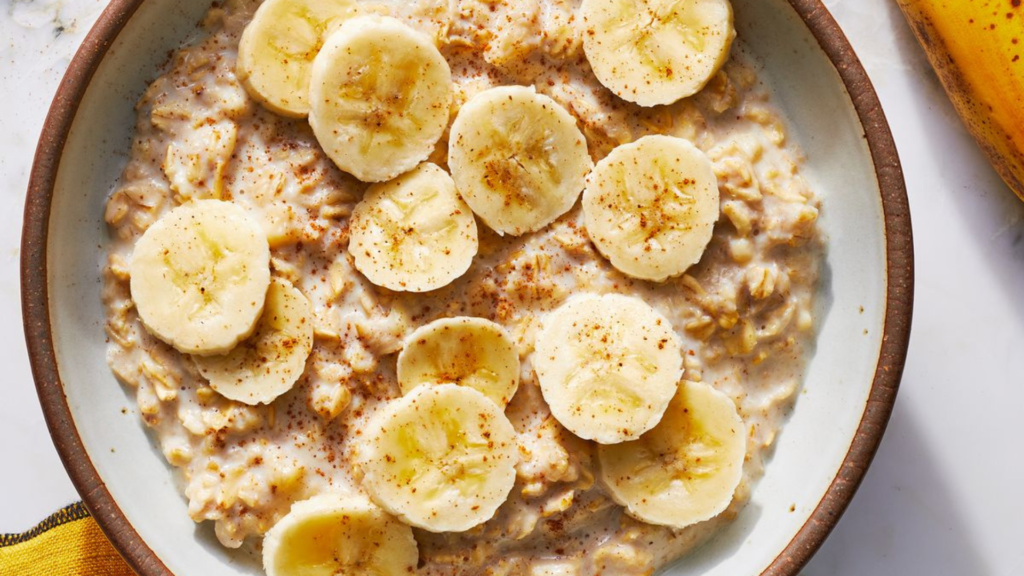 Bubur oat pisang keju, menu masakan pencegah stunting
