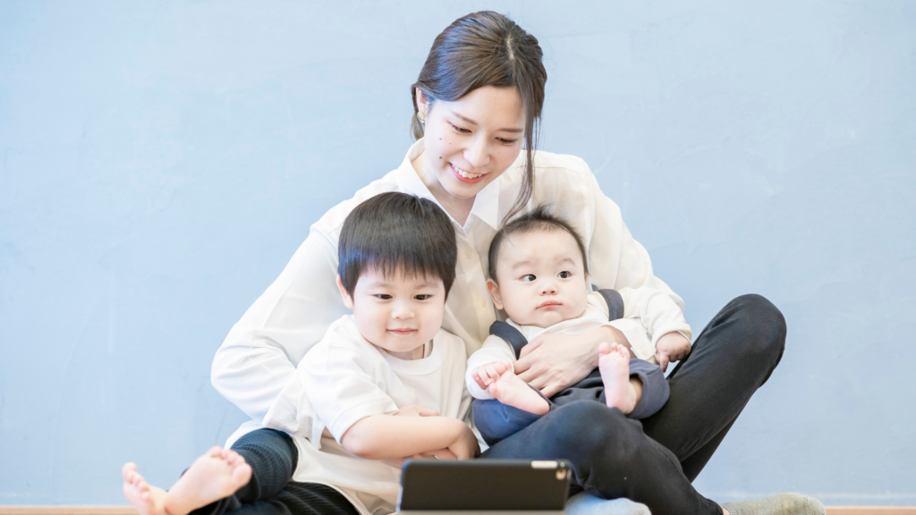 5 Aturan Screen Time Anak di Rumah dengan Babysitter